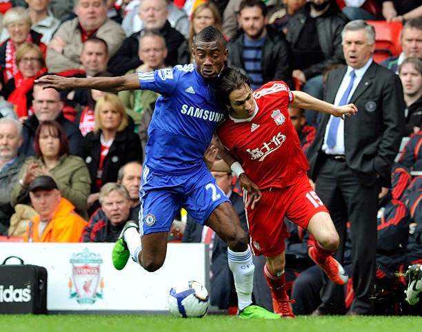 校的足球比 校的足球比